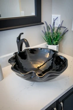 Outlet Midnight Wave Glass Vessel Sink Above Counter / Vessel Sinks