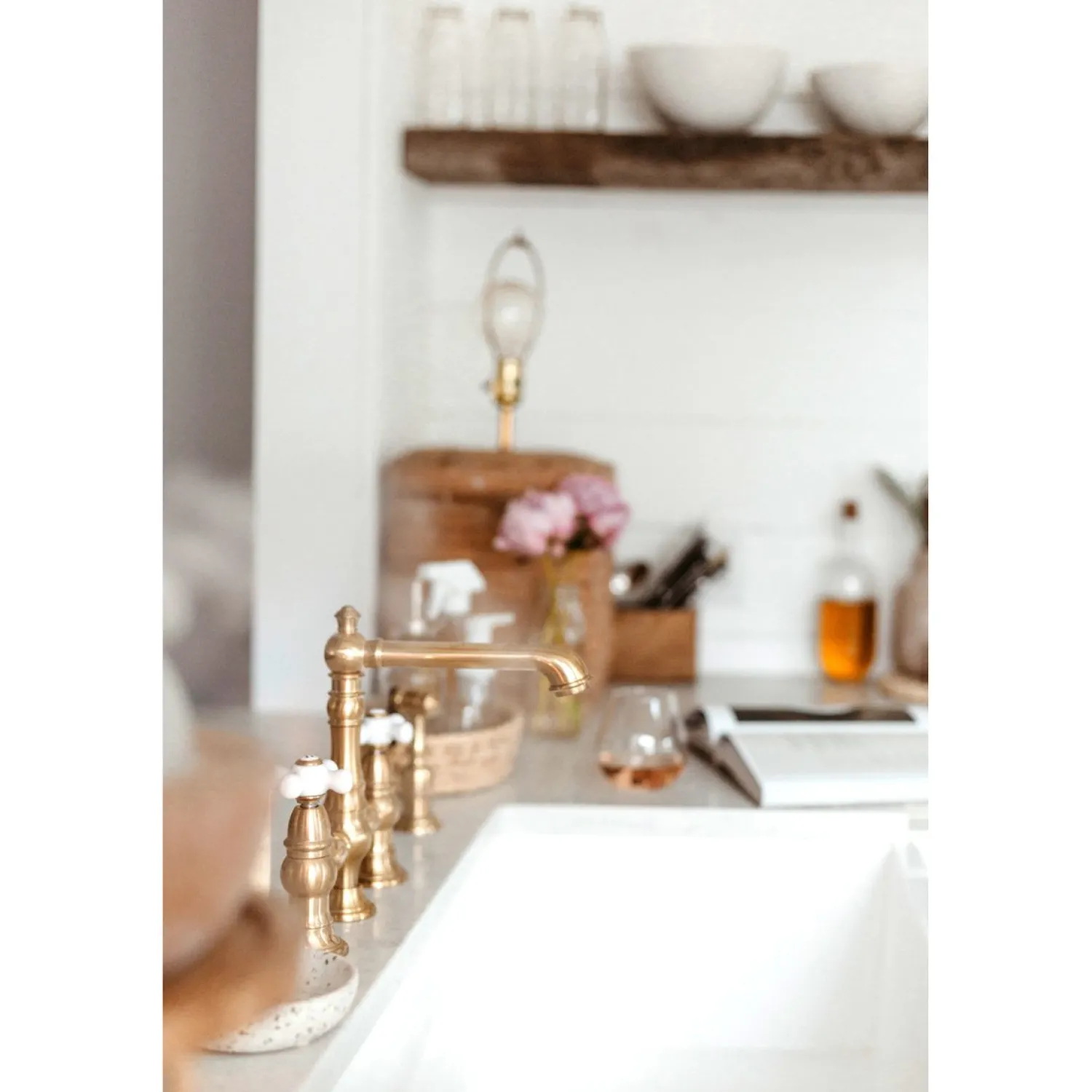 Outlet English Country 8" Bridge 4-Hole Kitchen Faucet with Sprayer Faucets With Side Spray|Bridge Faucets