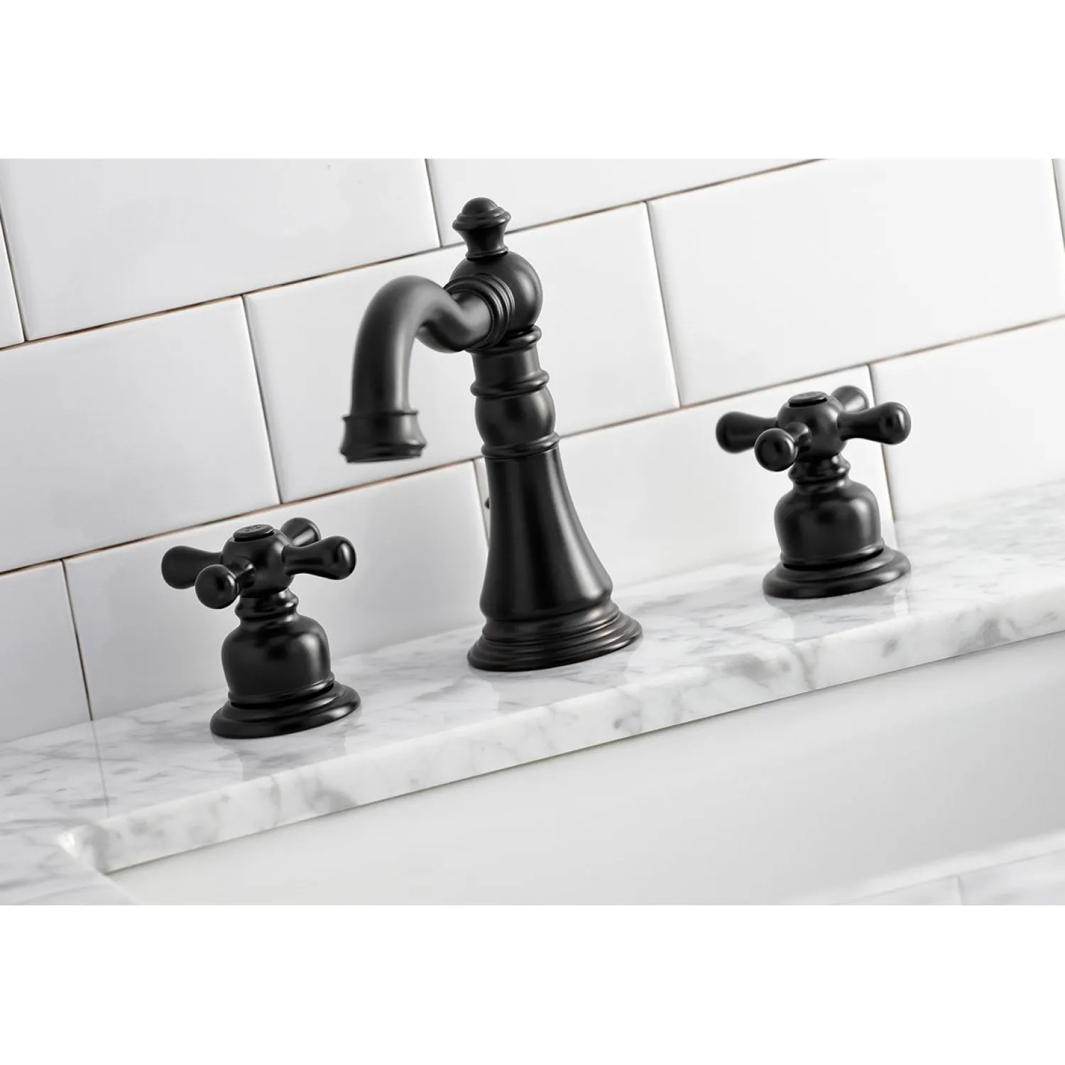 Clearance Fauceture American Classic 8" Widespread Bathroom Faucet 8" Widespread