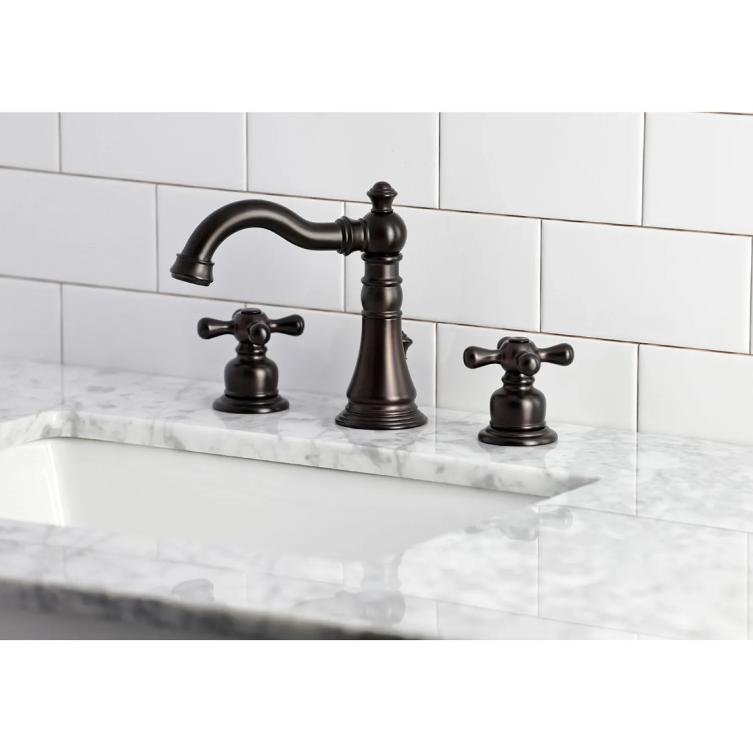 Clearance Fauceture American Classic 8" Widespread Bathroom Faucet 8" Widespread