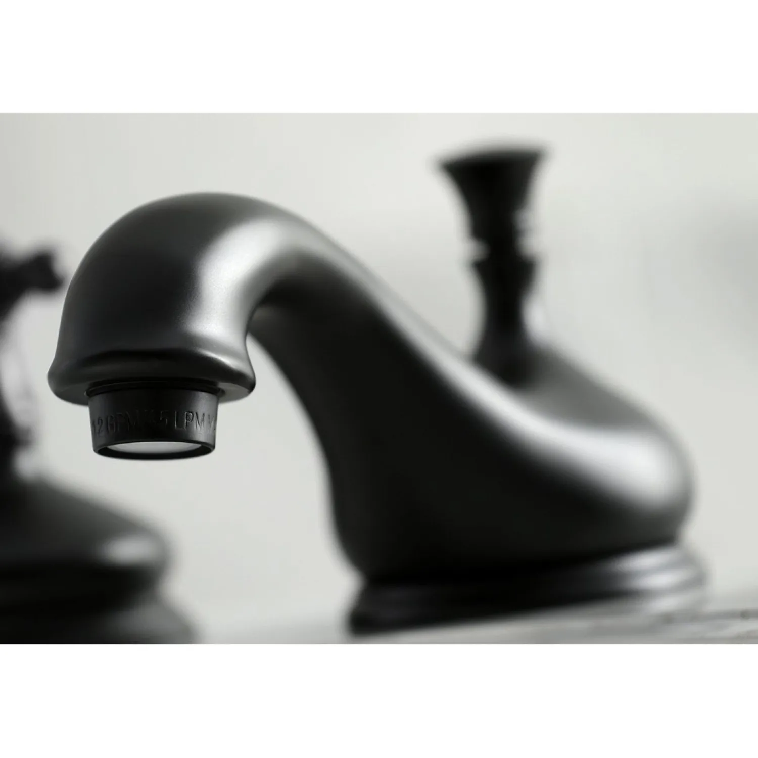 Clearance Heritage 8-Inch Widespread Deck Mount Bathroom Faucet 8" Widespread