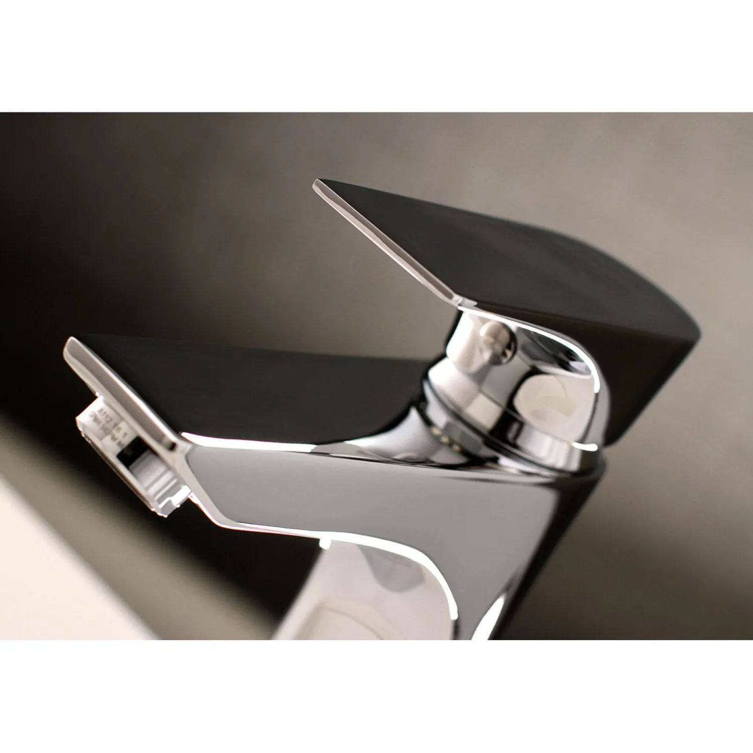 Outlet Millennium Single-Handle Bathroom Faucet Single Hole