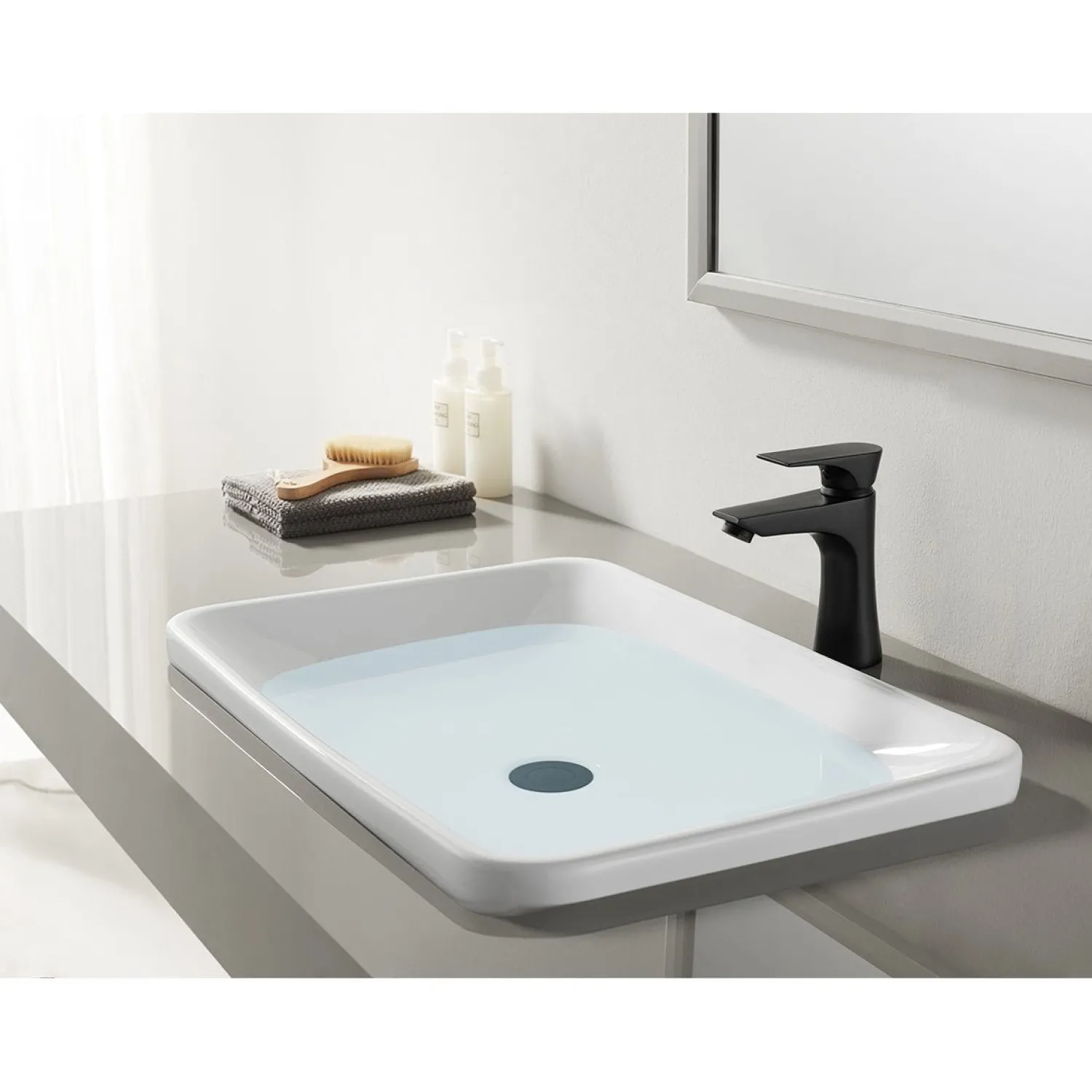 Outlet Millennium Single-Handle Bathroom Faucet Single Hole
