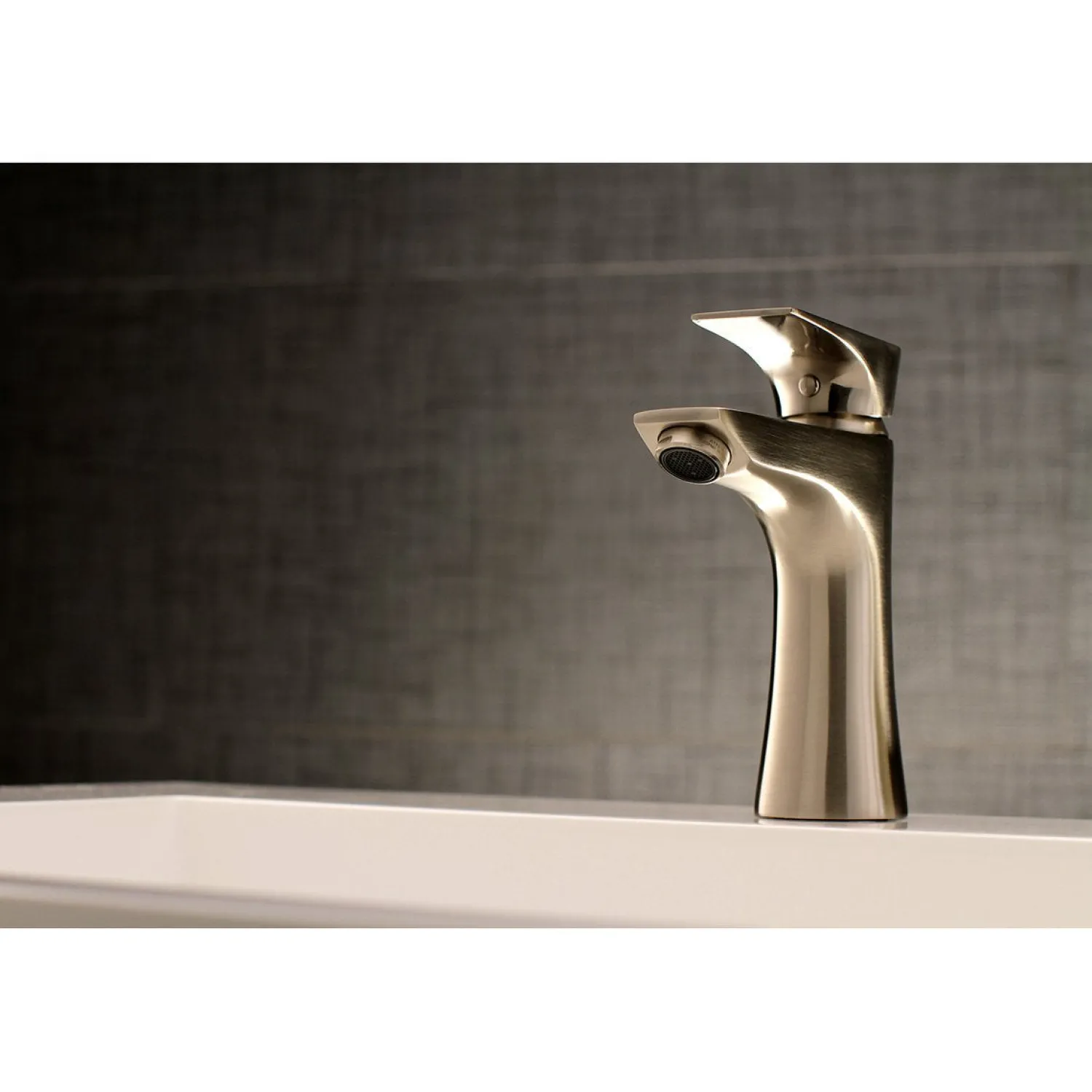 Outlet Millennium Single-Handle Bathroom Faucet Single Hole