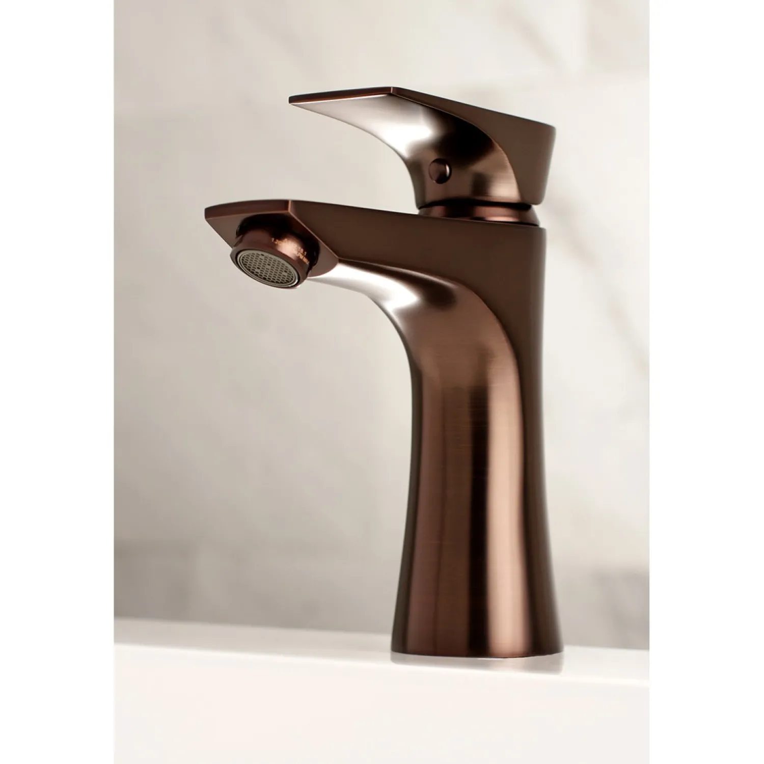 Outlet Millennium Single-Handle Bathroom Faucet Single Hole