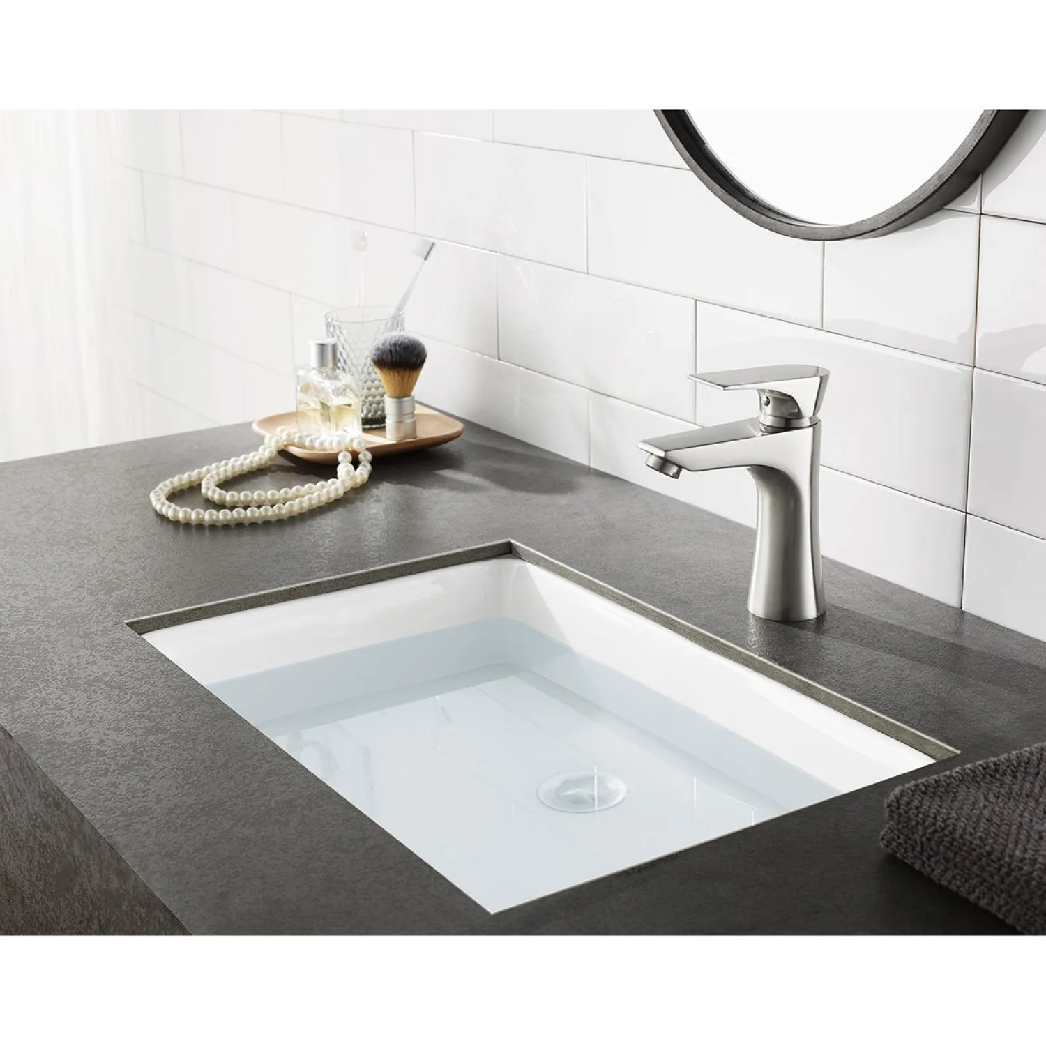 Outlet Millennium Single-Handle Bathroom Faucet Single Hole