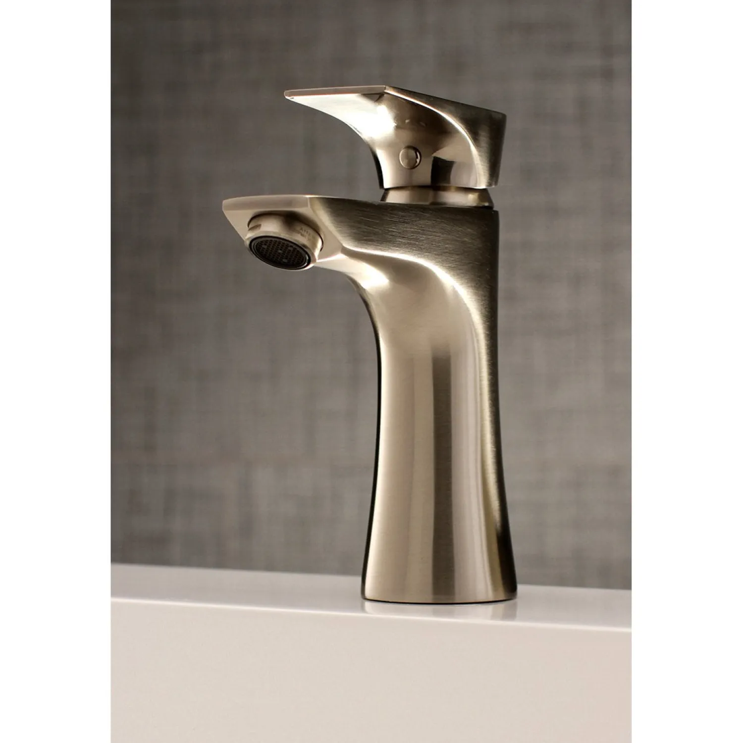 Outlet Millennium Single-Handle Bathroom Faucet Single Hole