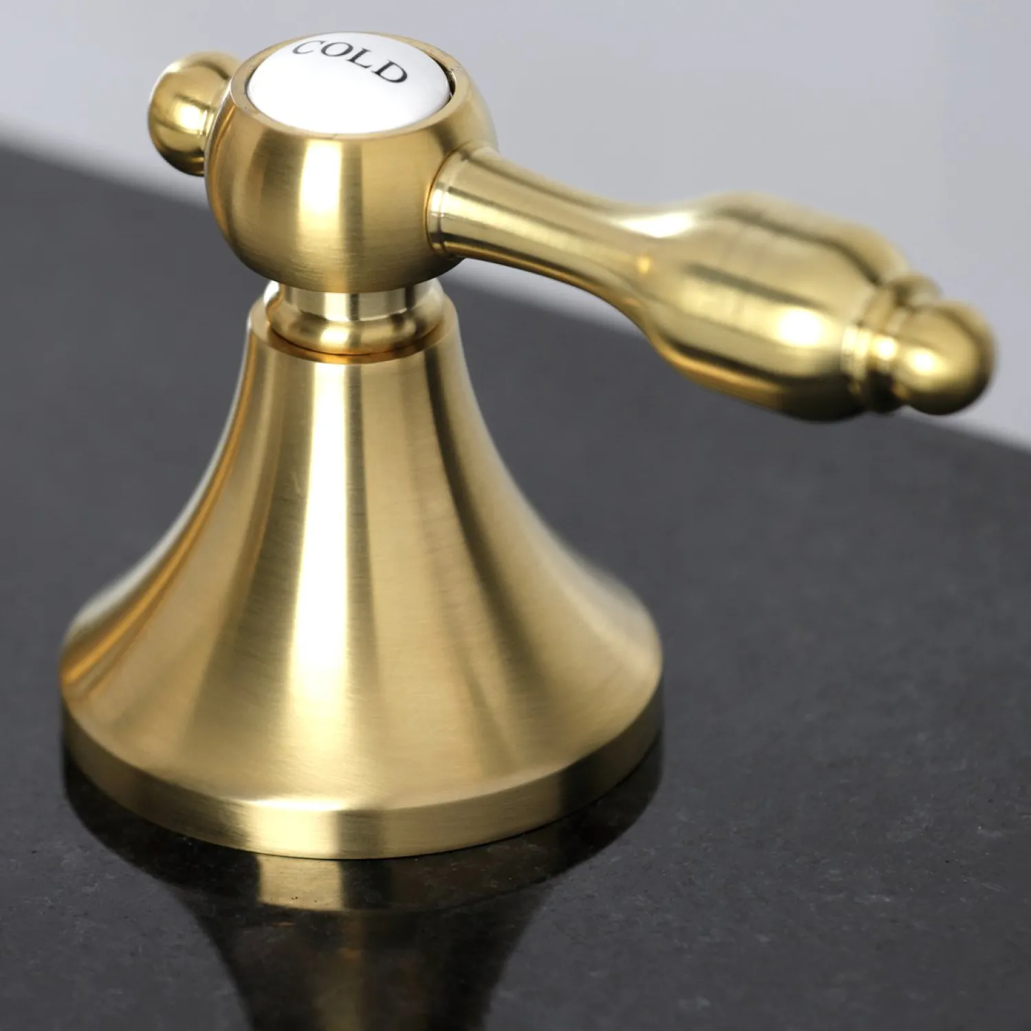 Outlet Tudor 8-Inch Widespread Bathroom Faucet 8" Widespread