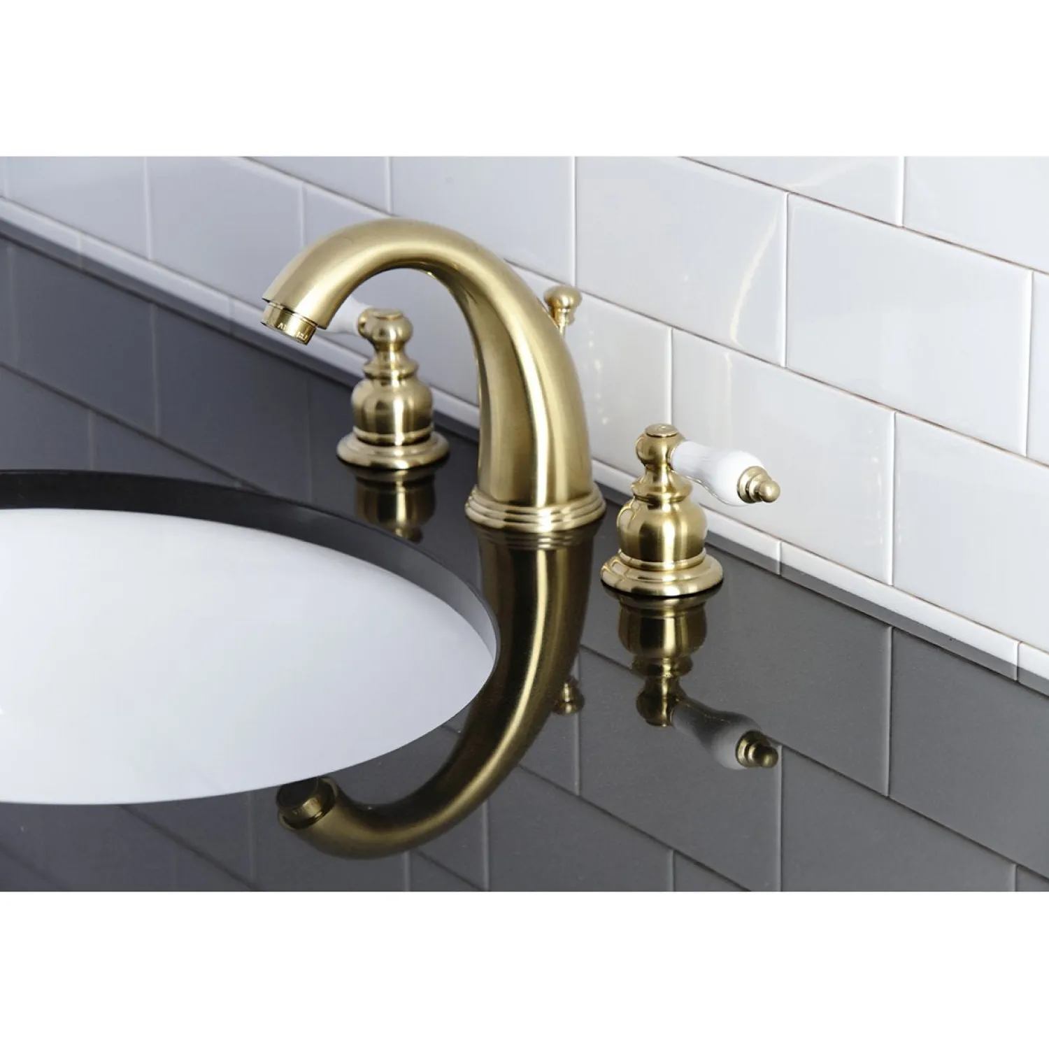 Outlet Victorian Two-Handle 8-Inch Widespread Bathroom Faucet 8" Widespread