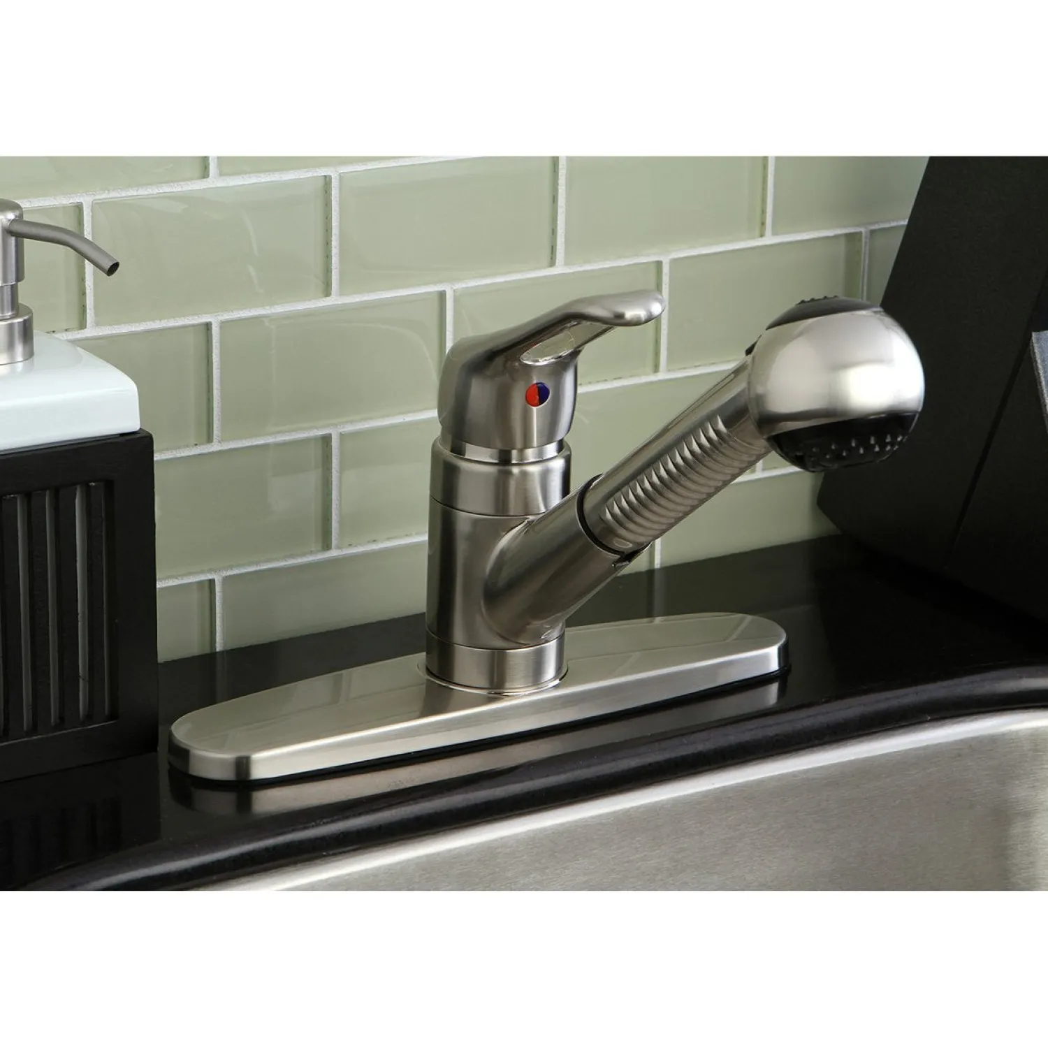 Best Wyndham Single-Handle Pull-Out Kitchen Faucet Single Hole