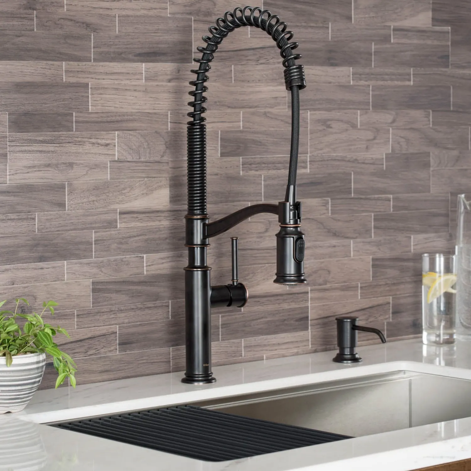 Best Sellette Commercial Style Pull-Down Kitchen Faucet in Oil Rubbed Bronze Single Hole